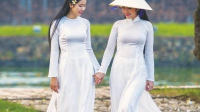 백색에 아오자이는 못참죠...